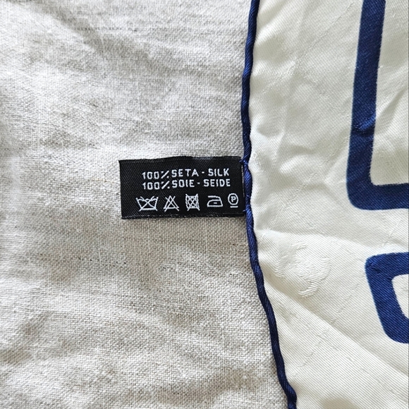 Chanel silk scarf - Picture 5 of 6